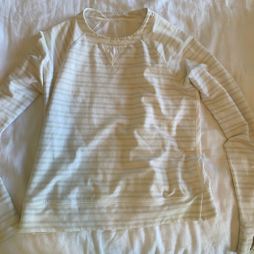 Cropped lululemon pullover